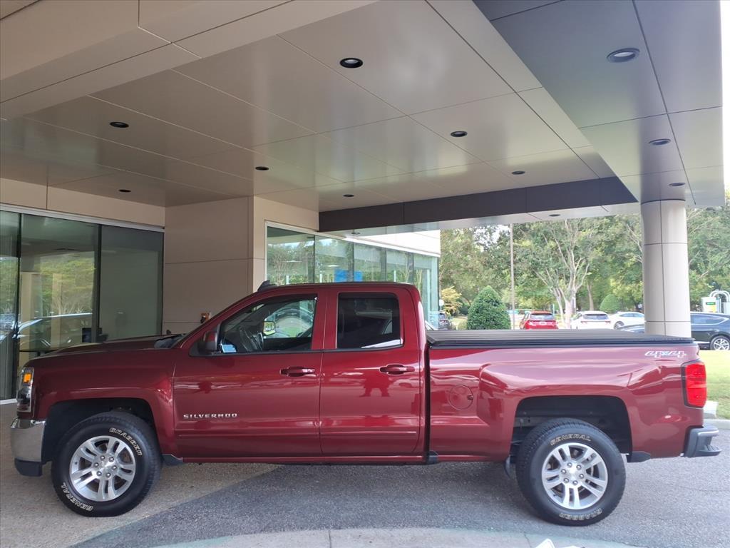 2017 Chevrolet Silverado 1500 LT photo 4