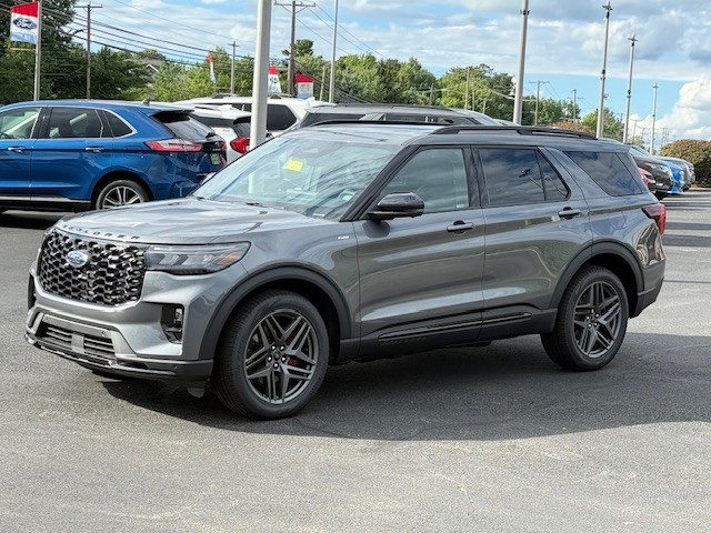 2025 Ford Explorer ST-Line photo 8