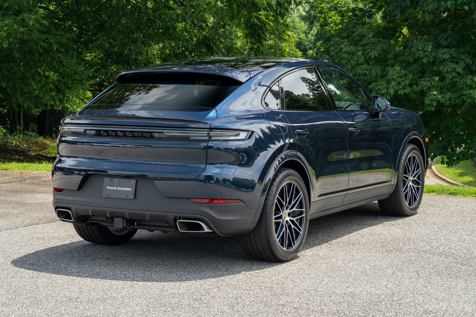 2025 Porsche Cayenne Base photo 7
