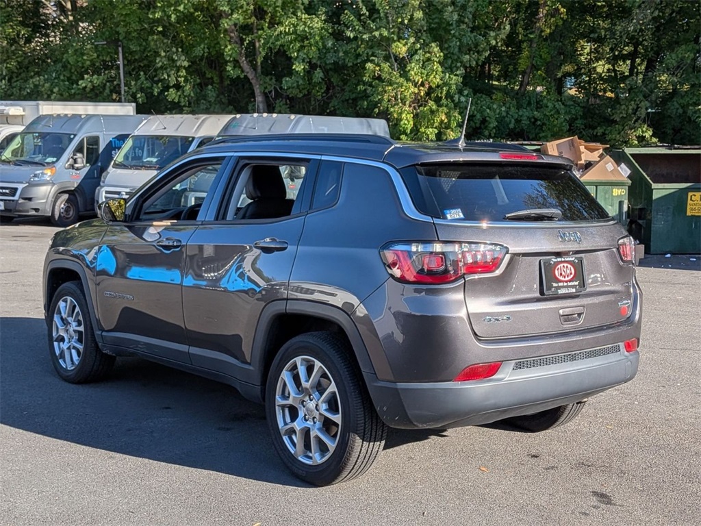 2022 Jeep Compass Latitude Lux photo 3