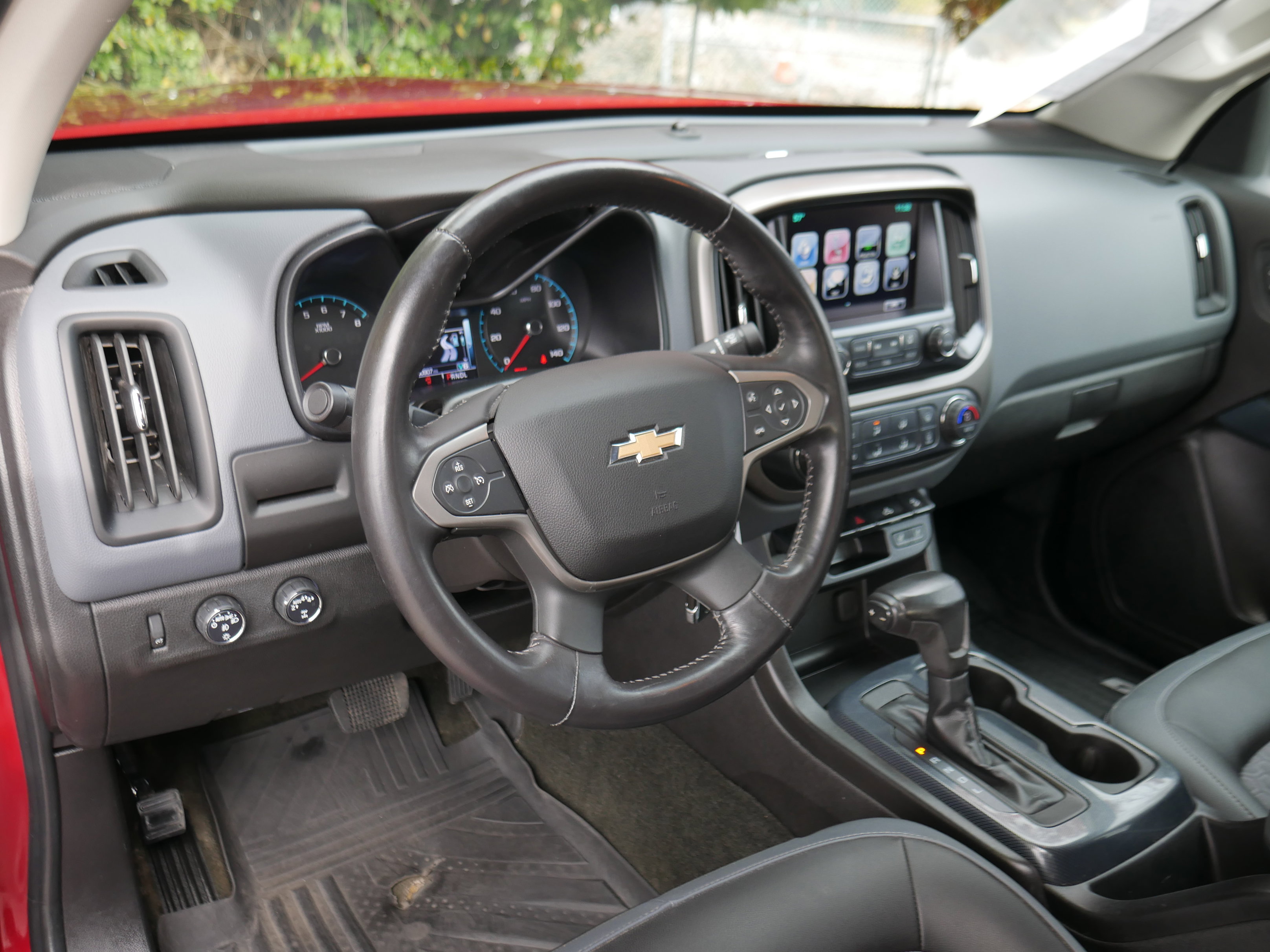 2017 Chevrolet Colorado Z71 photo 3