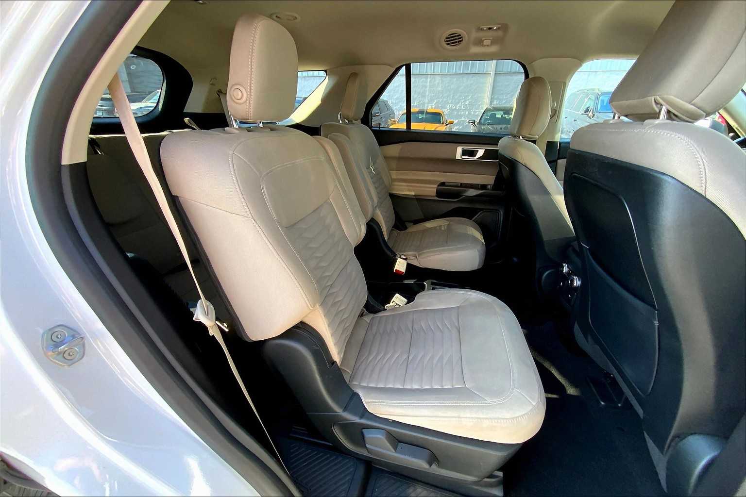 2020 Ford Explorer XLT photo 17