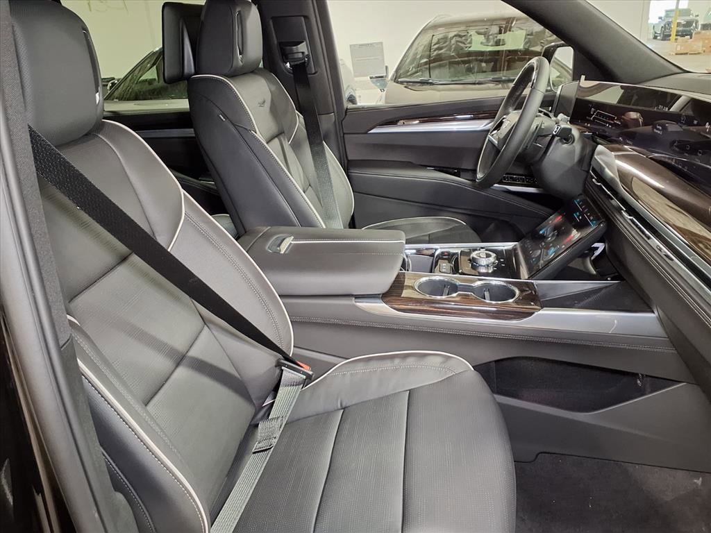 2026 Cadillac Escalade ESV Luxury photo 3