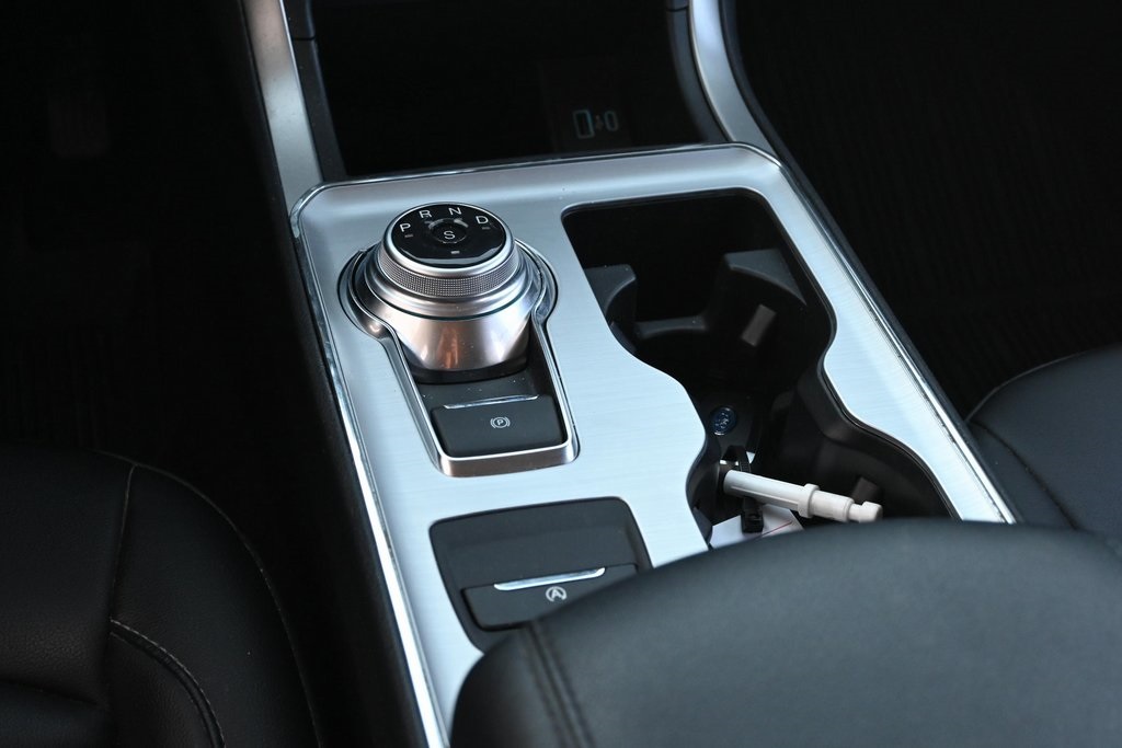 2022 Ford Edge SEL photo 29