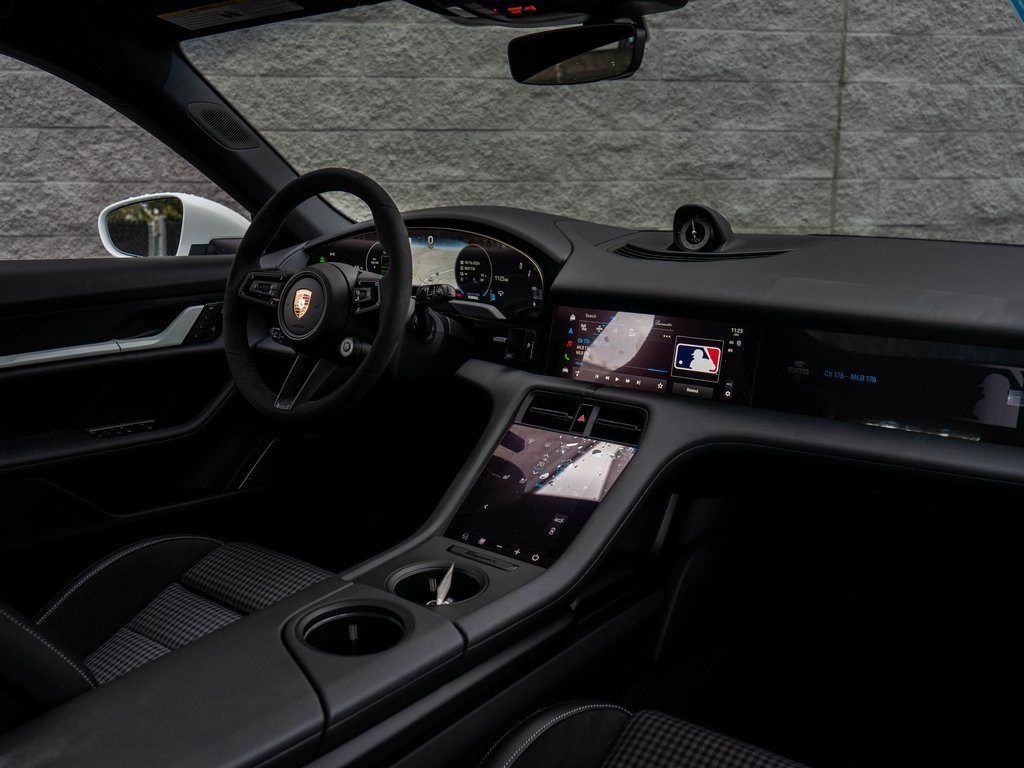 2025 Porsche Taycan 4S Cross Turismo photo 3