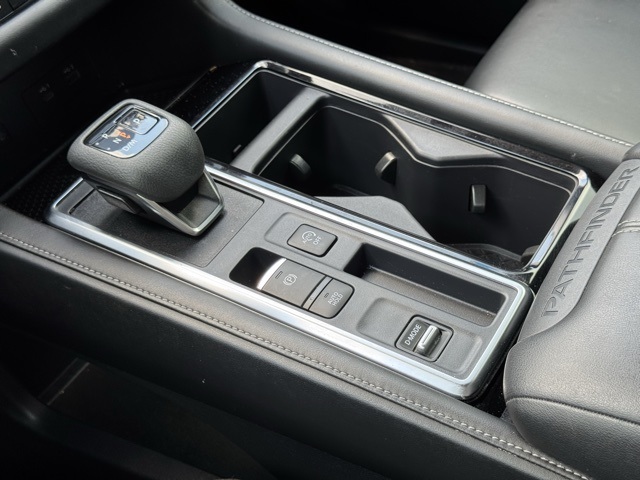 2024 Nissan Pathfinder SL photo 25