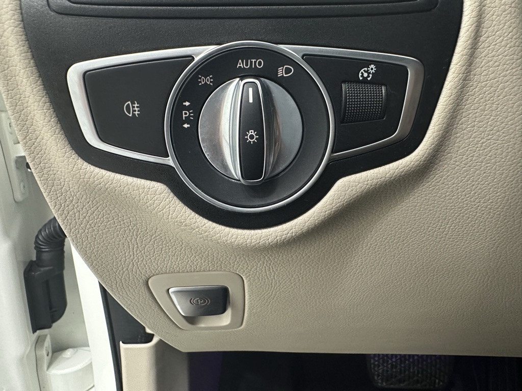 2022 Mercedes Benz GLC 300 4MATIC photo 23