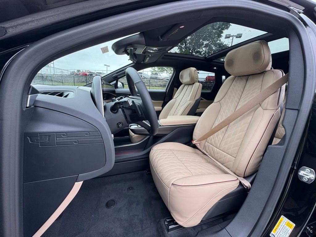 2025 Cadillac Lyriq Sport photo 4