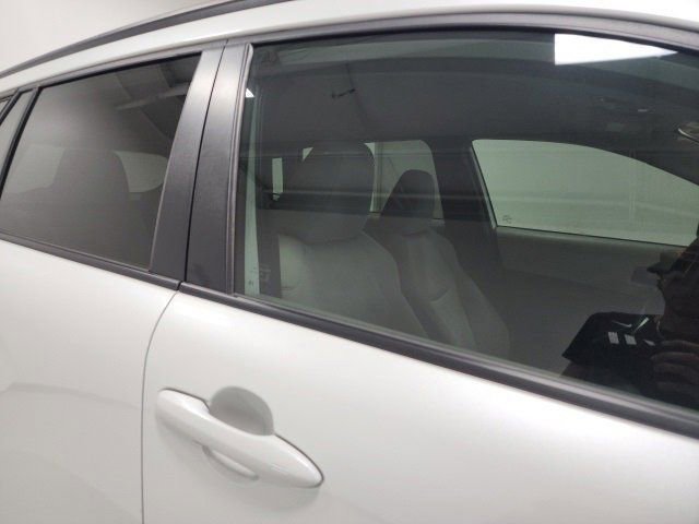2022 Toyota Corolla Cross LE photo 11