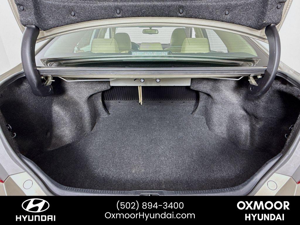 2017 Toyota Camry XLE photo 23