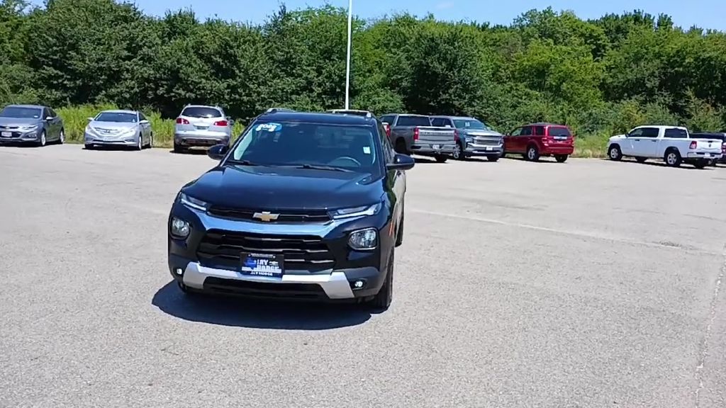 2022 Chevrolet Trailblazer LT photo 2