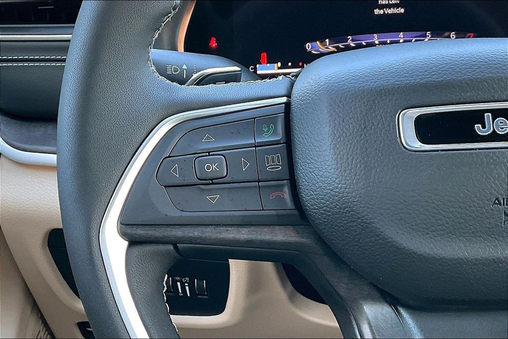 2025 Jeep Grand Cherokee Limited photo 20