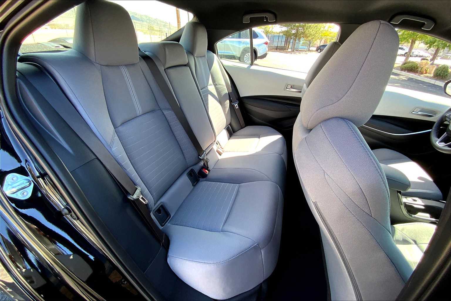 2025 Toyota Corolla SE photo 18
