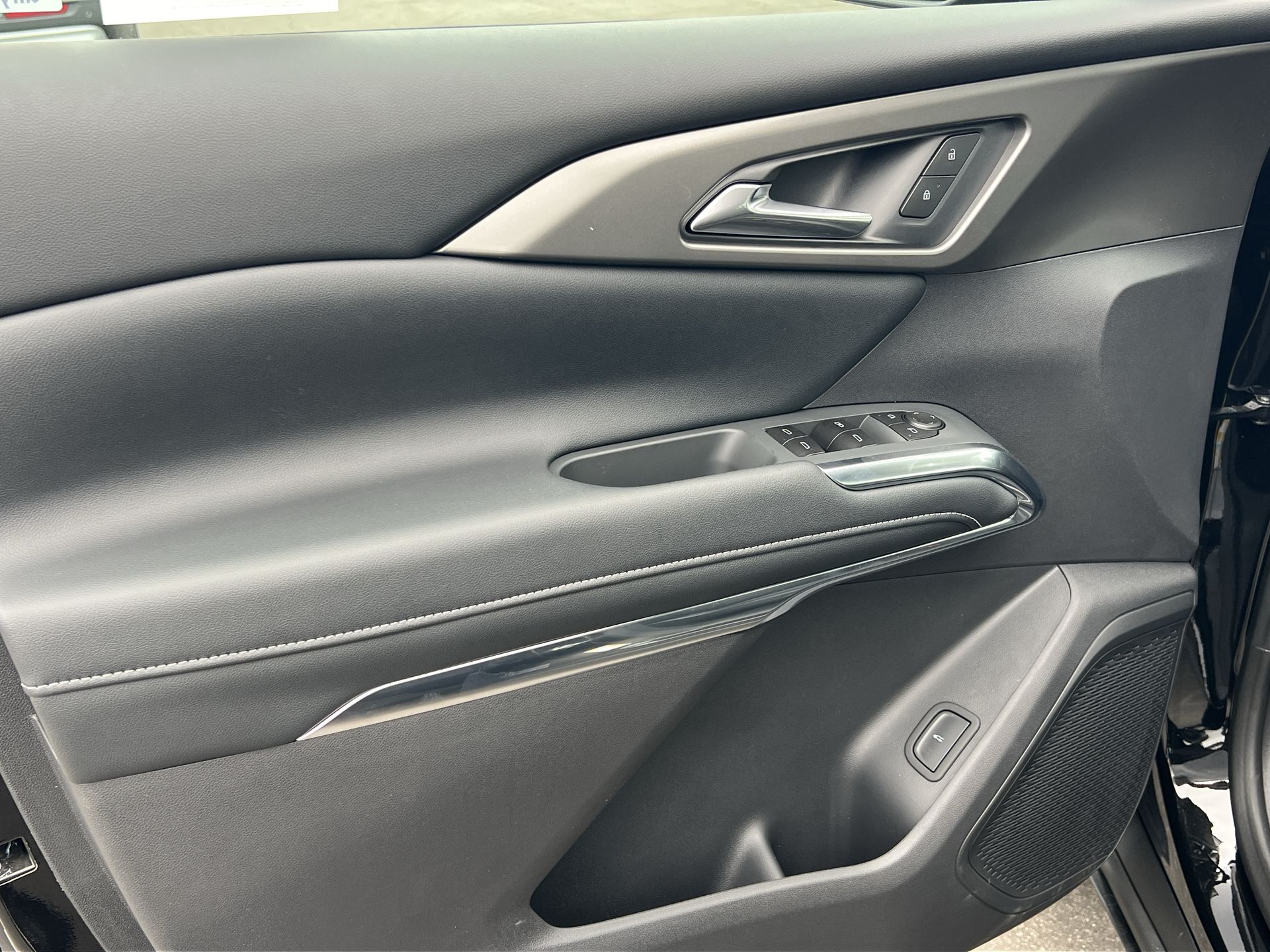 2026 Chevrolet Traverse photo 4