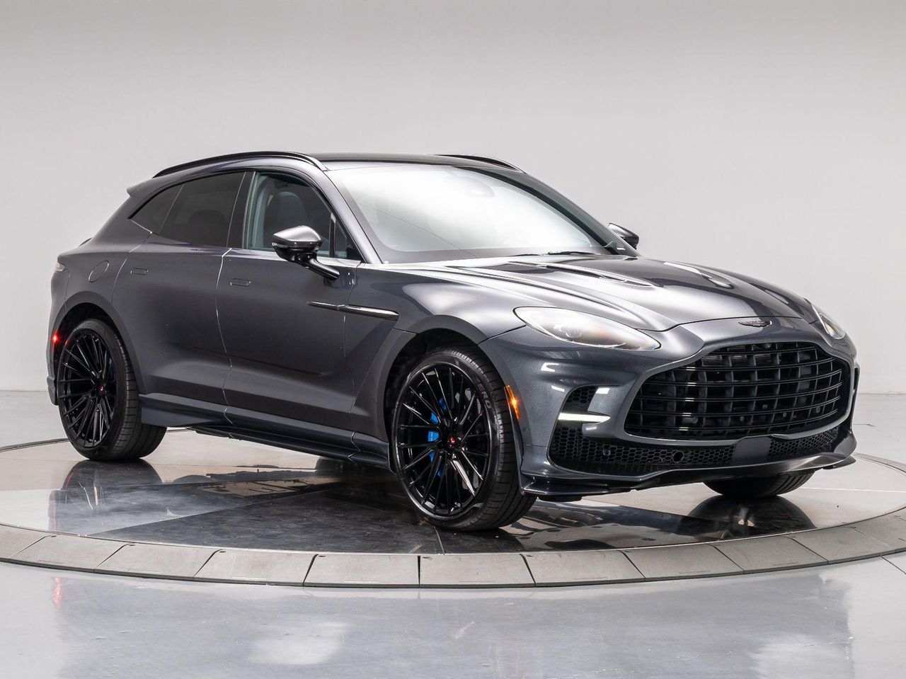 2025 Aston Martin DBX 707's photo