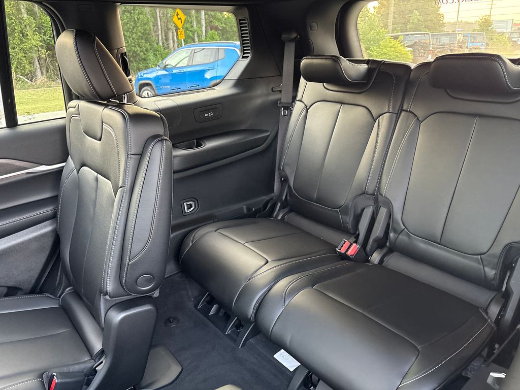 2025 Jeep Grand Cherokee Limited photo 17