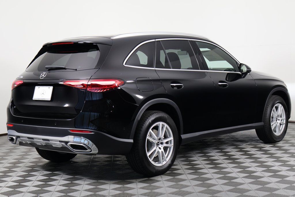2025 Mercedes Benz GLC 300 AMG photo 2