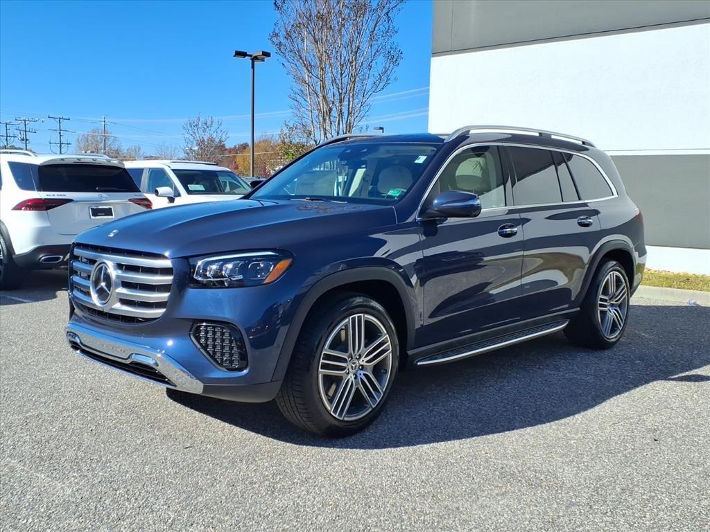 2026 Mercedes Benz GLS 450 4MATIC photo 3