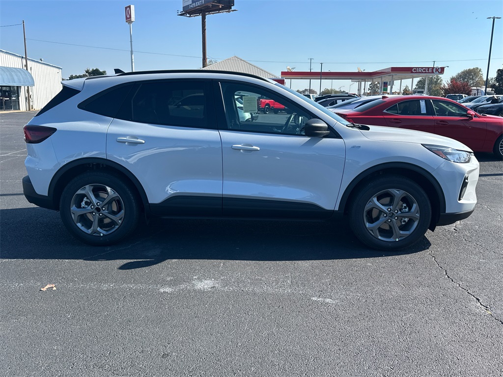 2026 Ford Escape ST-Line photo 2