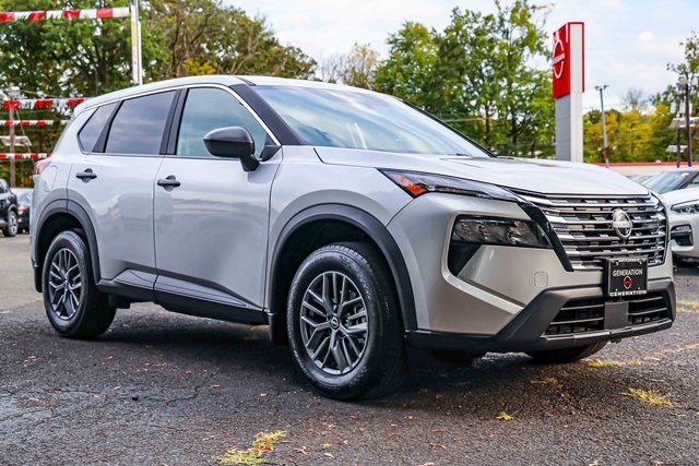 2025 Nissan Rogue S's photo