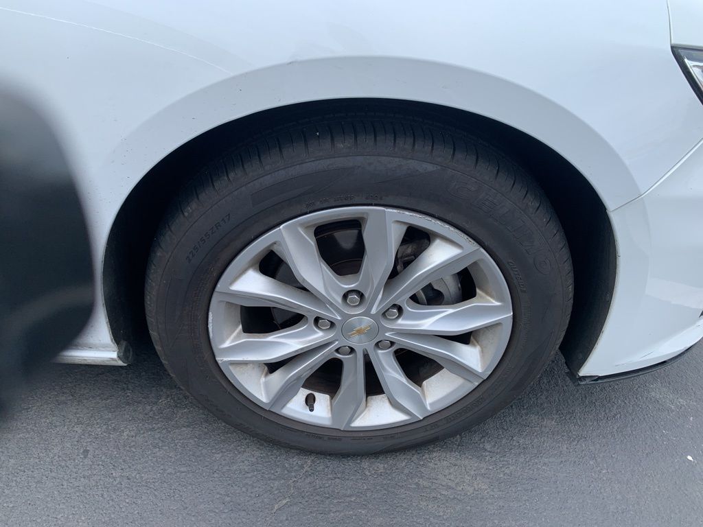 2023 Chevrolet Malibu 1LT photo 4