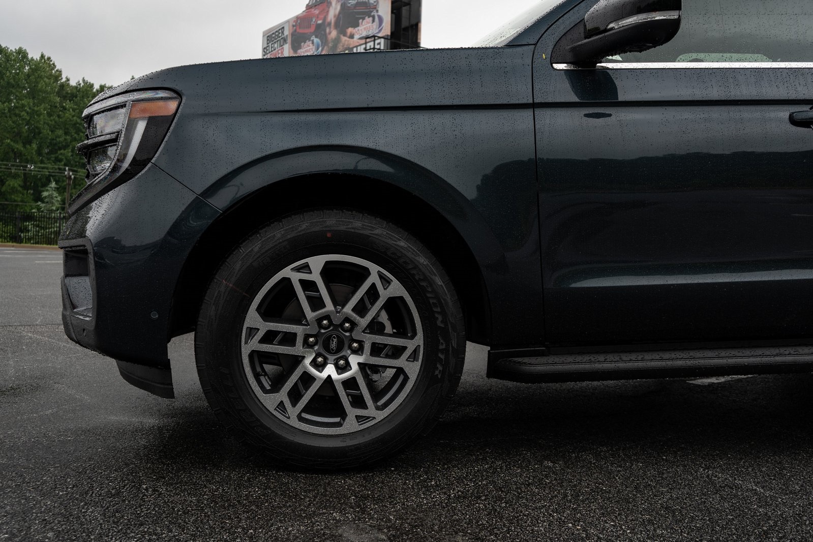 2025 Ford Expedition photo 2