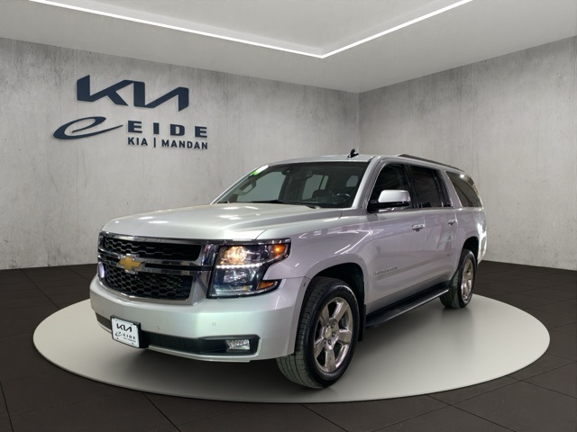 2016 Chevrolet Suburban 1500 LT photo 4