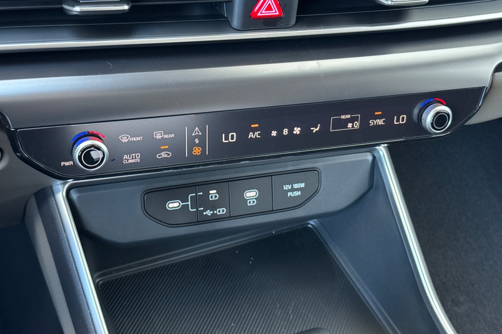 2026 Kia Carnival LX photo 16