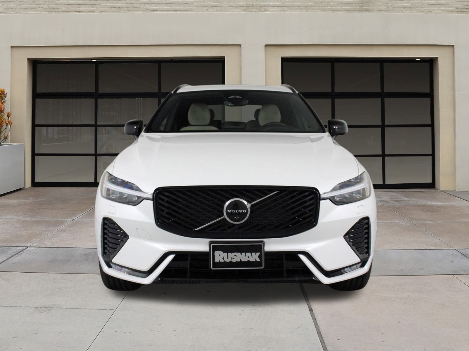 2026 Volvo XC60 B5 Plus photo 2