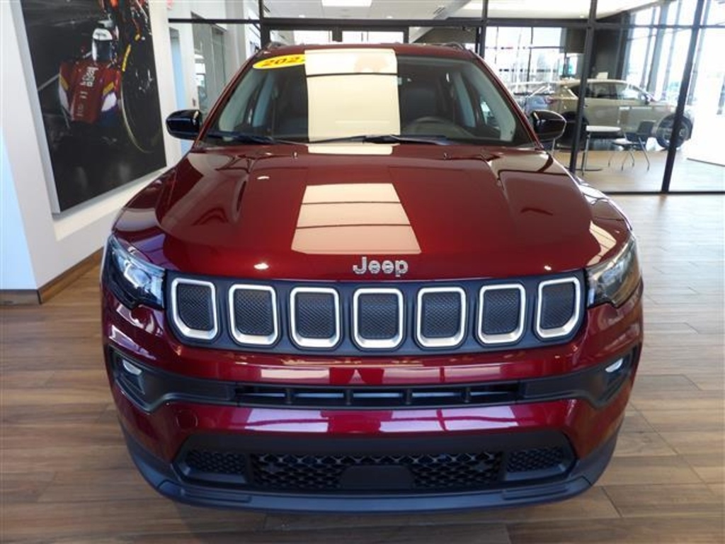 2022 Jeep Compass Latitude Lux photo 2