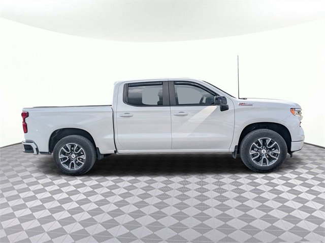 2024 Chevrolet Silverado RST photo 3