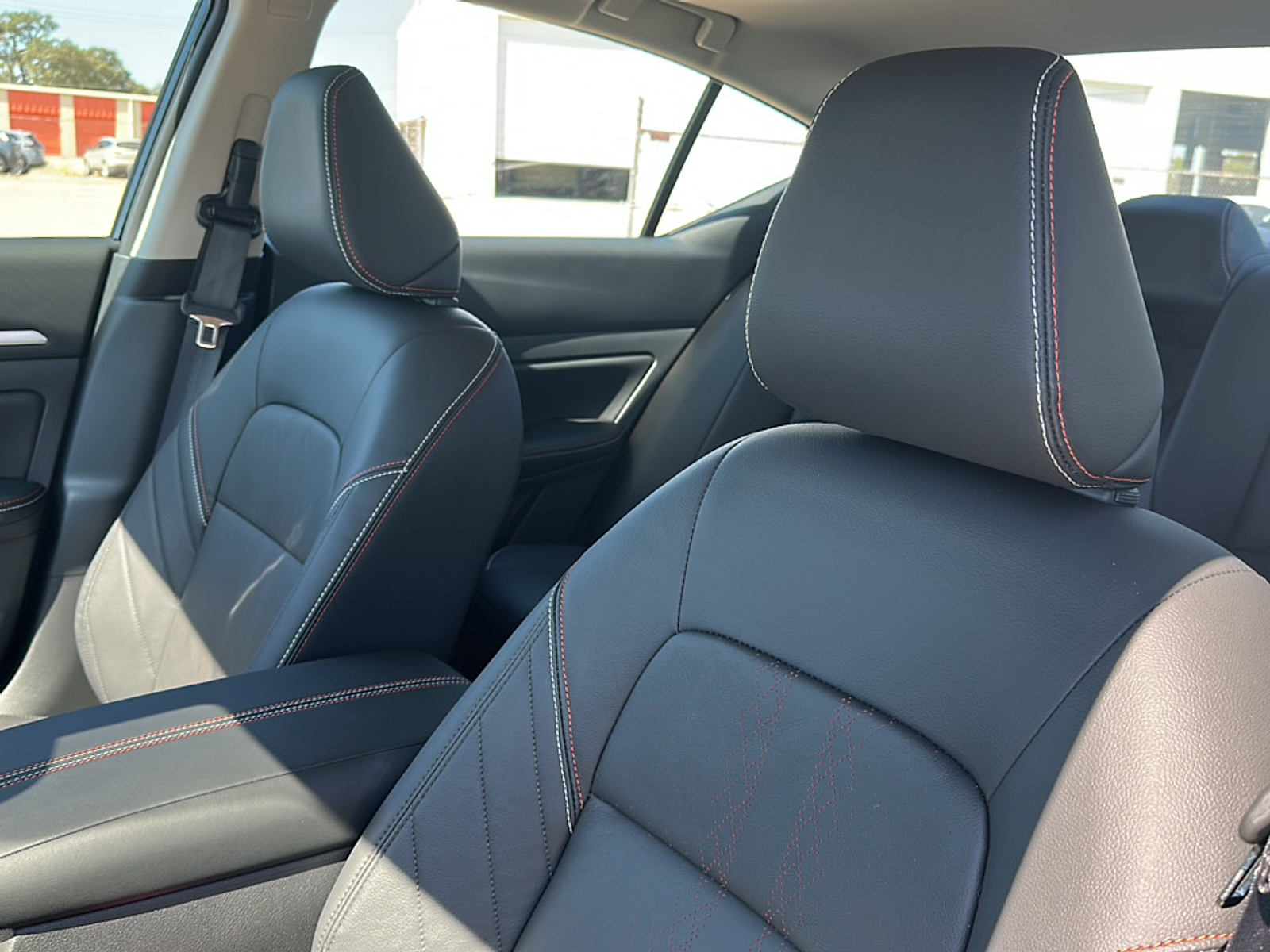 2025 Nissan Altima SR photo 3