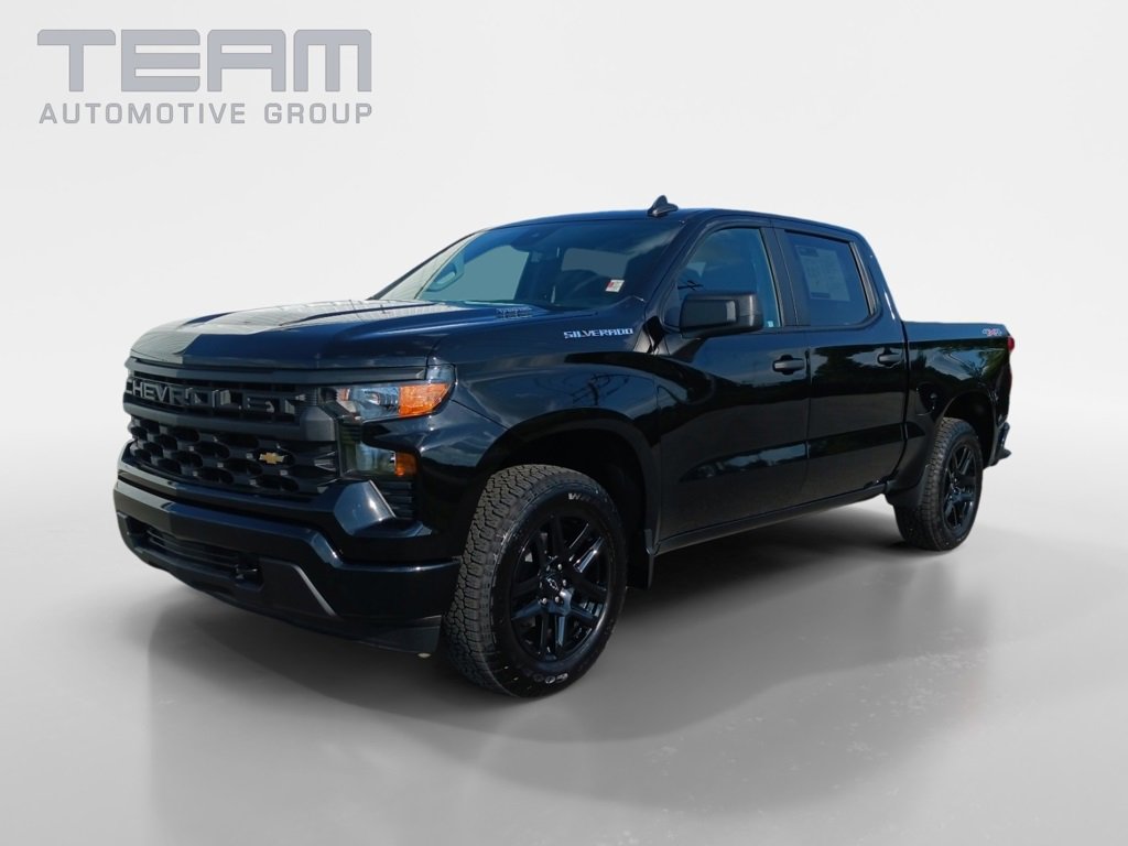 2025 Chevrolet Silverado 1500 Custom photo 3