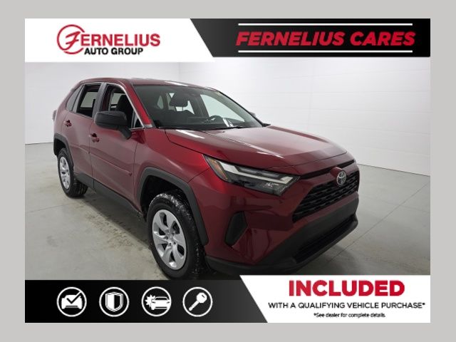 2025 Toyota RAV4 LE's photo