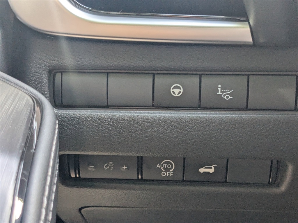 2025 Nissan Rogue SL photo 25