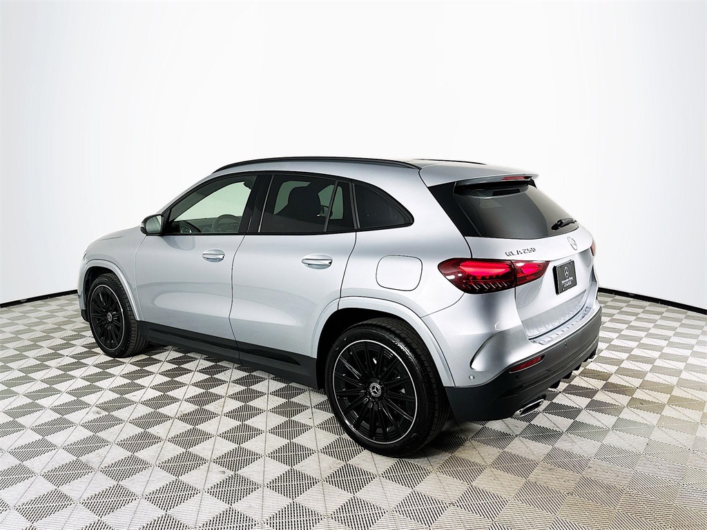 2025 Mercedes Benz GLA 250 AMG photo 2