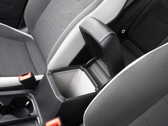 2025 Volkswagen Taos SE photo 15