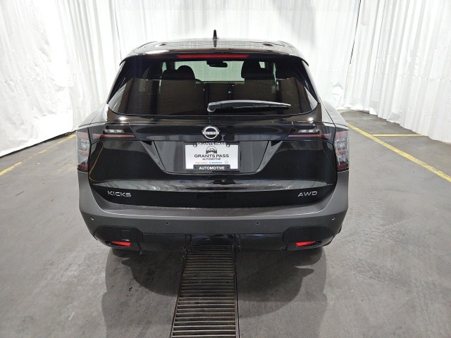 2025 Nissan Kicks SV photo 2