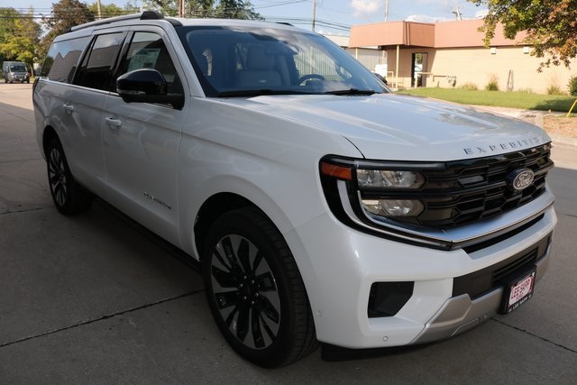 2025 Ford Expedition MAX Platinum photo 4