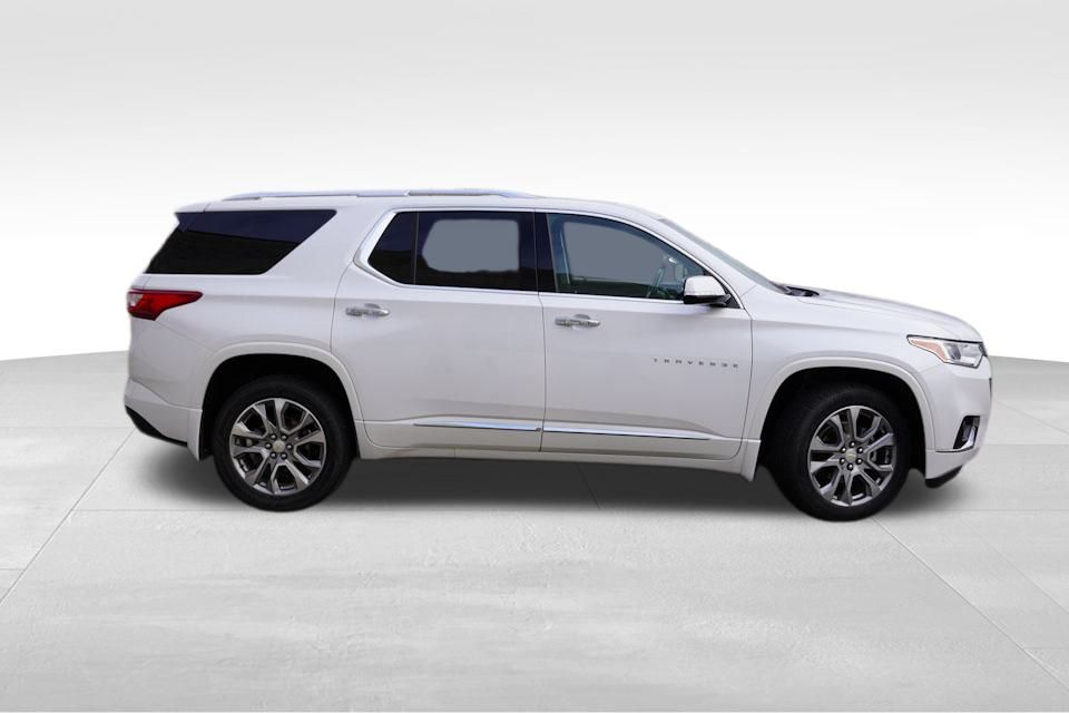 2019 Chevrolet Traverse Premier photo 2