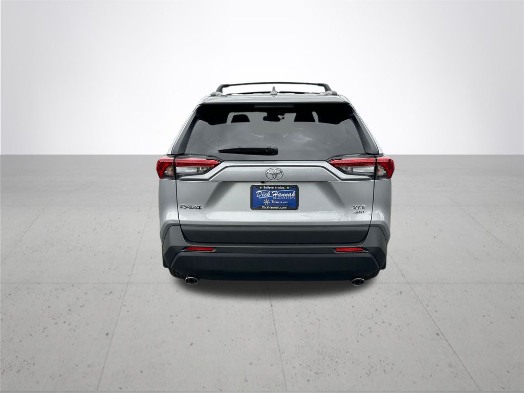 2025 Toyota RAV4 XLE photo 8