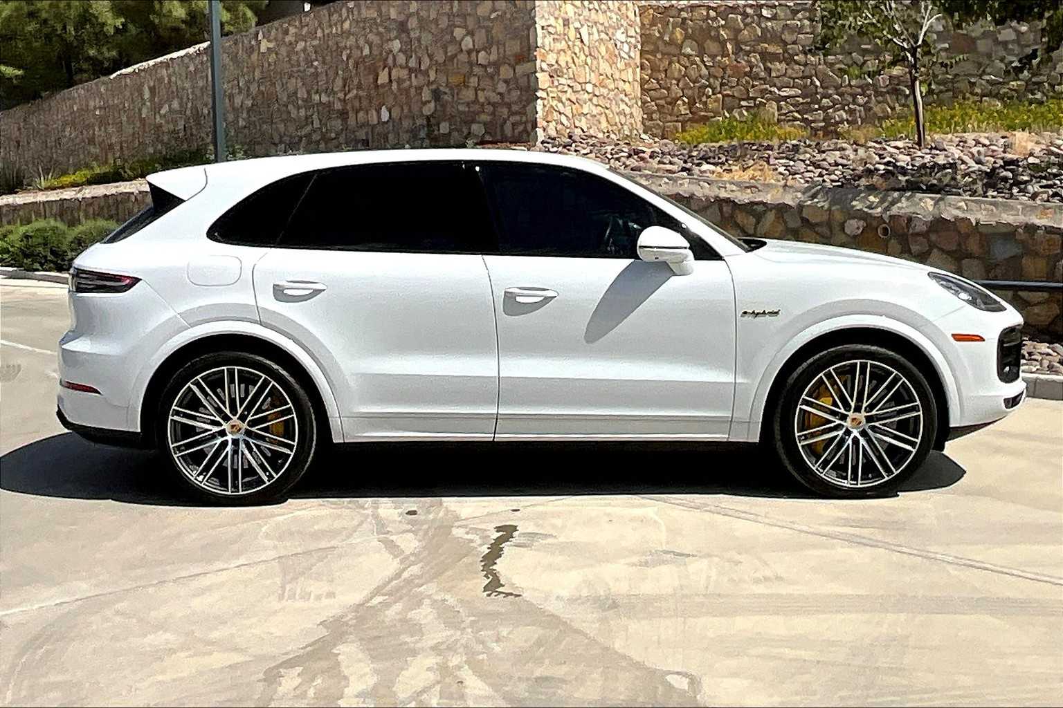 2020 Porsche Cayenne Turbo S E-Hybrid photo 5