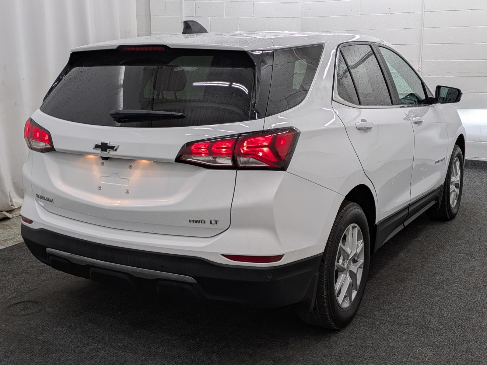 2023 Chevrolet Equinox LT photo 2