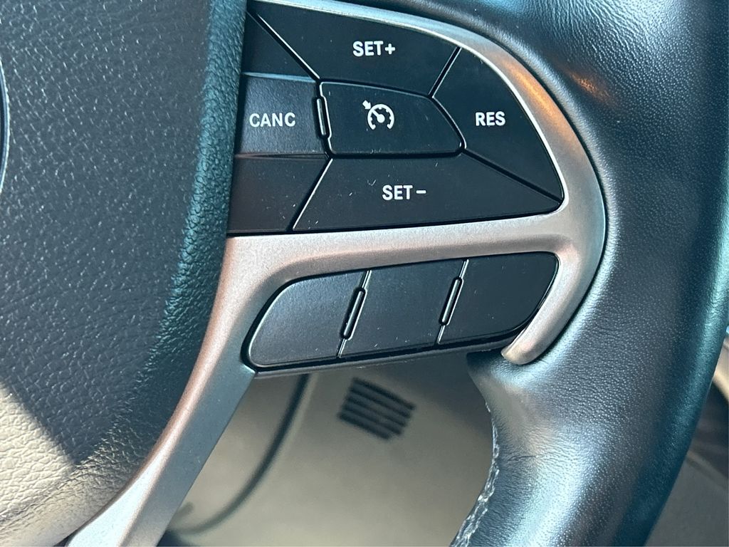 2021 Jeep Grand Cherokee Laredo E photo 32