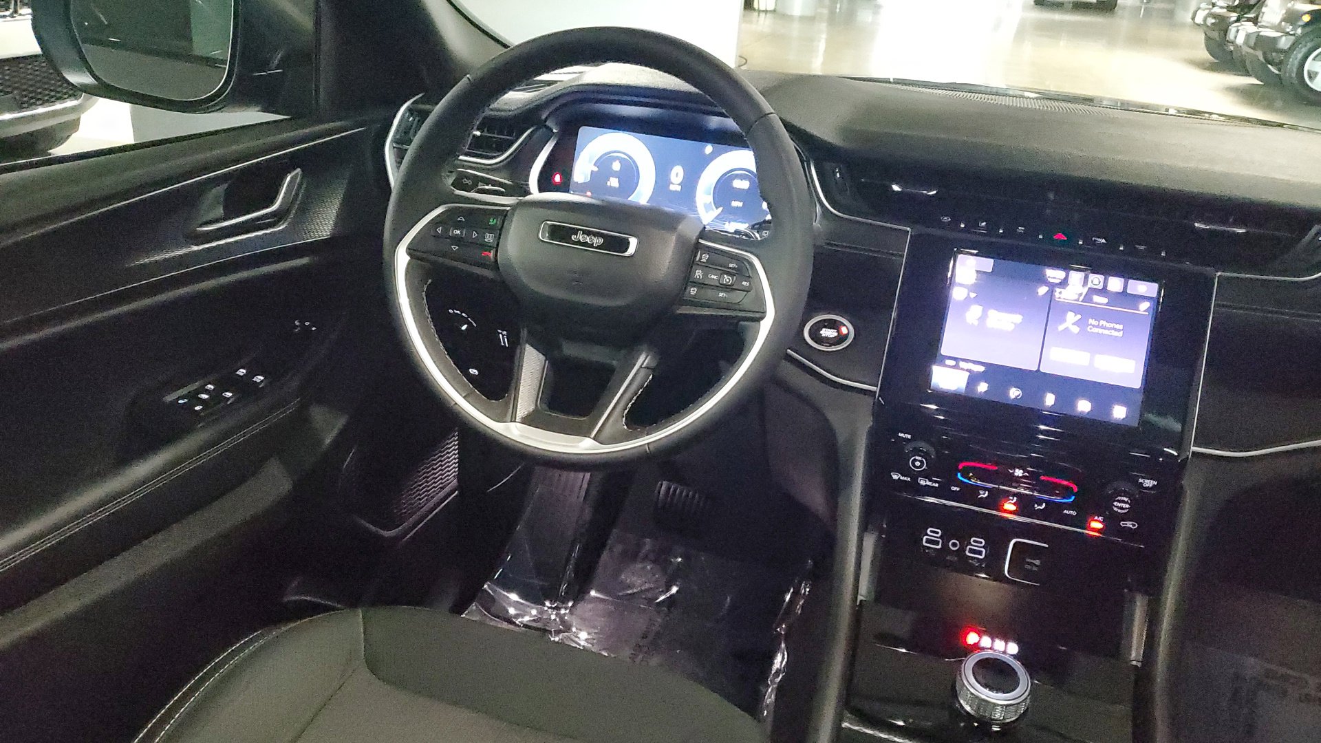 2025 Jeep Grand Cherokee Laredo X photo 11