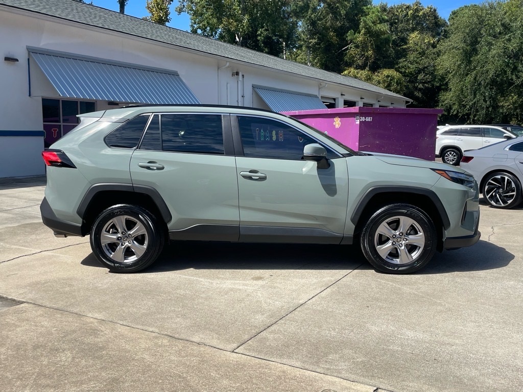 2023 Toyota RAV4 XLE photo 2