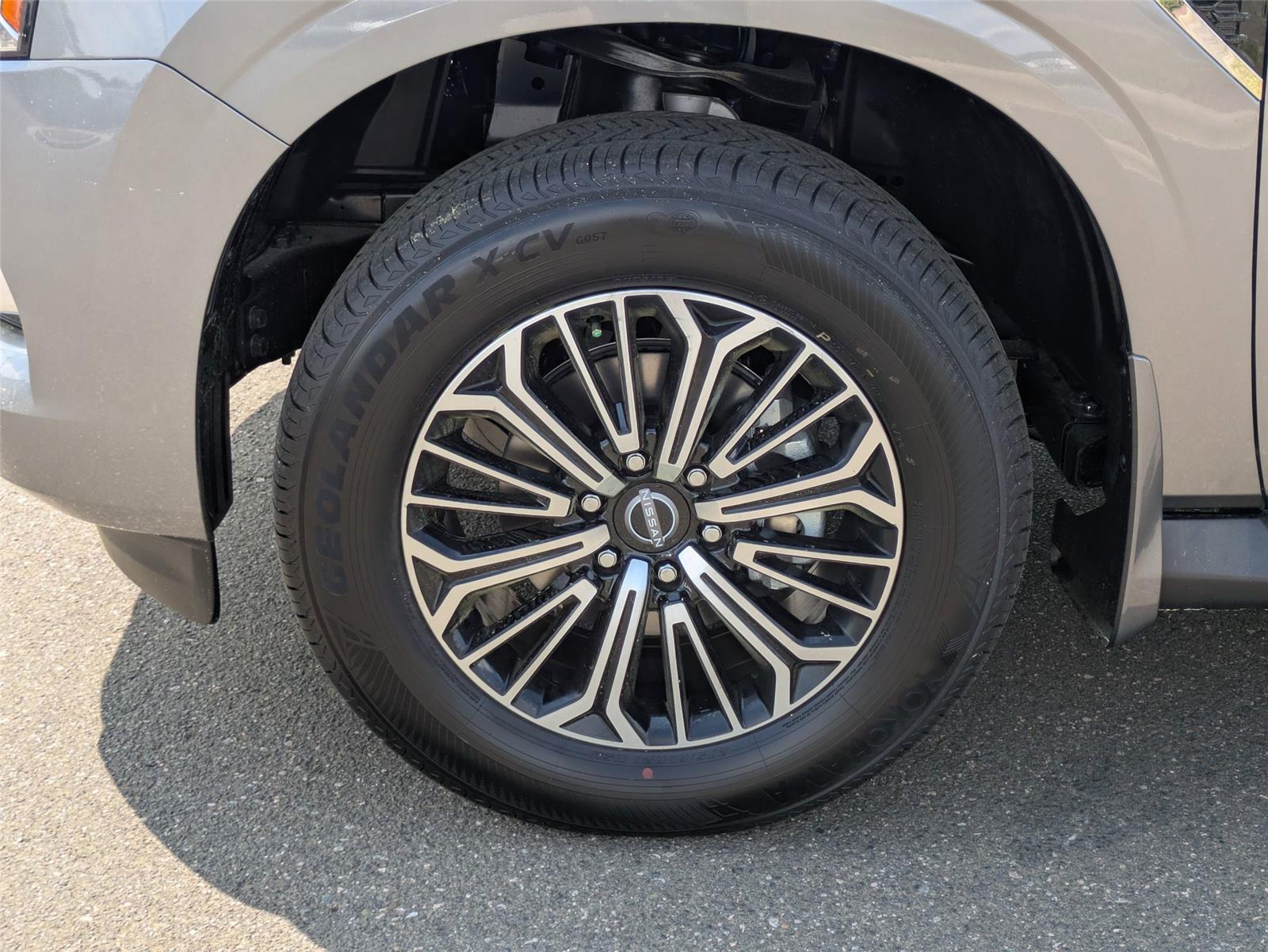 2025 Nissan Armada SL photo 10