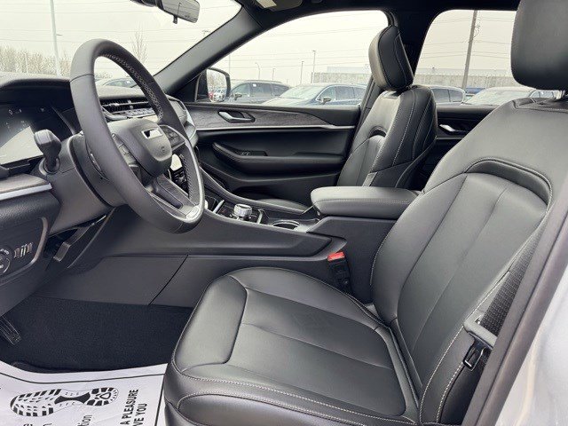 2025 Jeep Grand Cherokee Limited photo 8