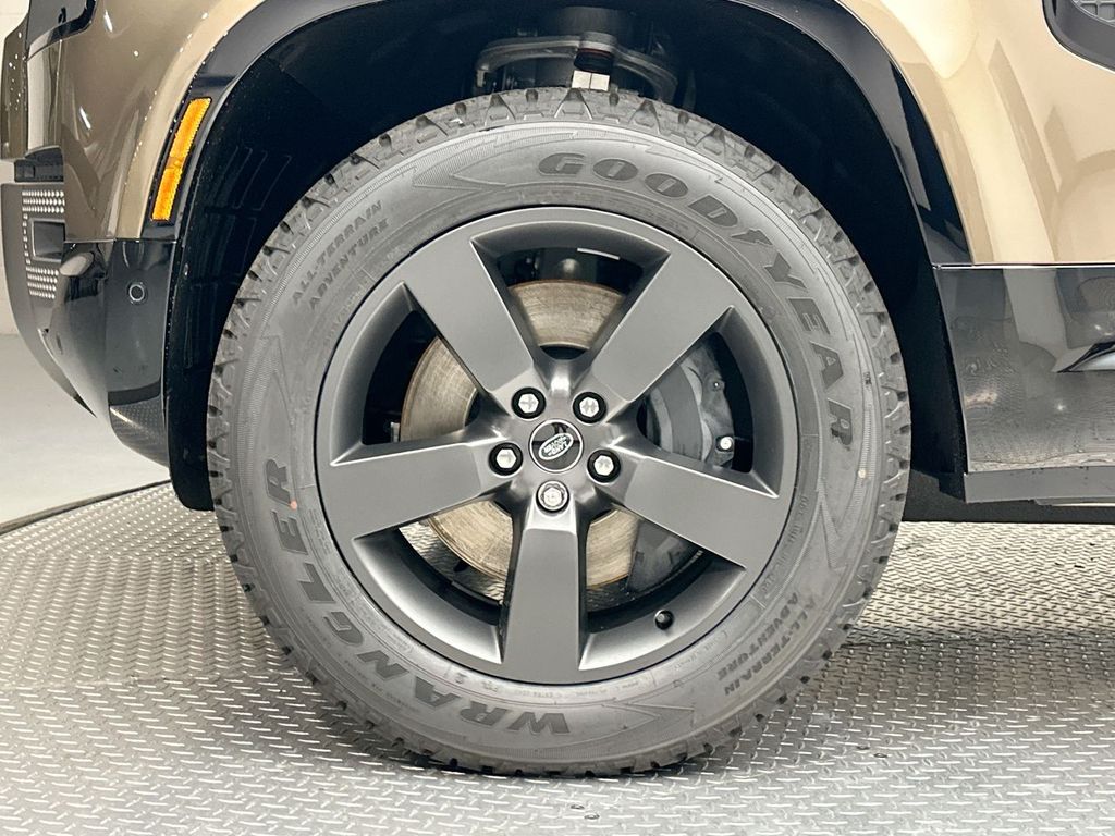 2025 Land Rover Defender 110 X-Dynamic SE photo 2