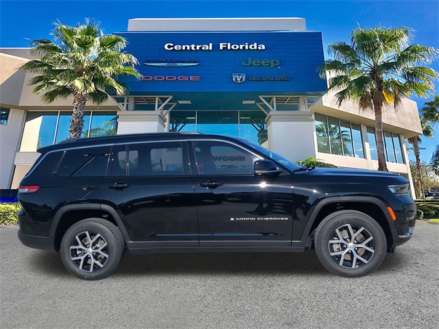 2025 Jeep Grand Cherokee Limited photo 3